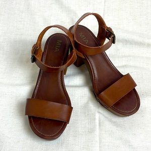 Mia Manuela Wood Soled Leather Sandals SIZE 10 USED